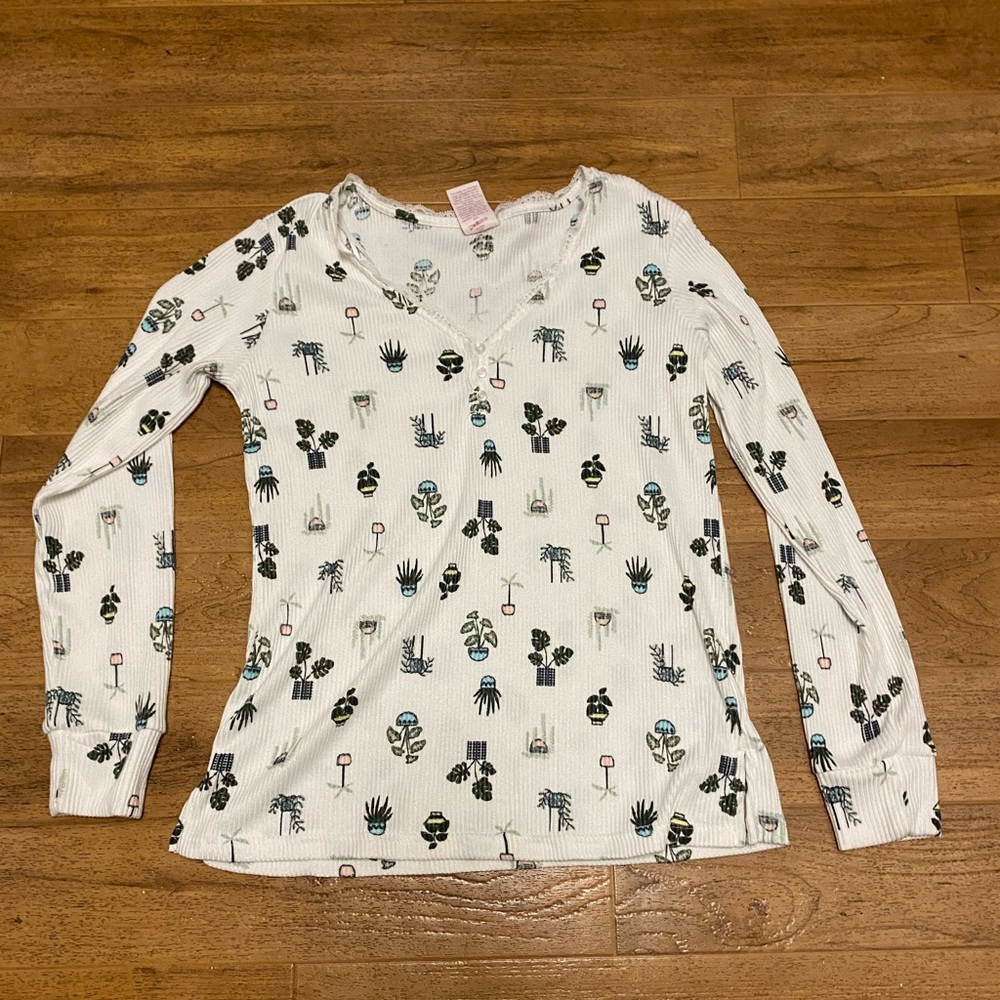 2 for $12 item, Secret Treasures, cozy and cute plant print pajama small shirt